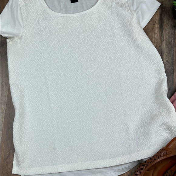 Ann Taylor womans medium cream colored pebbled short sleeve top - Picture 6 of 7